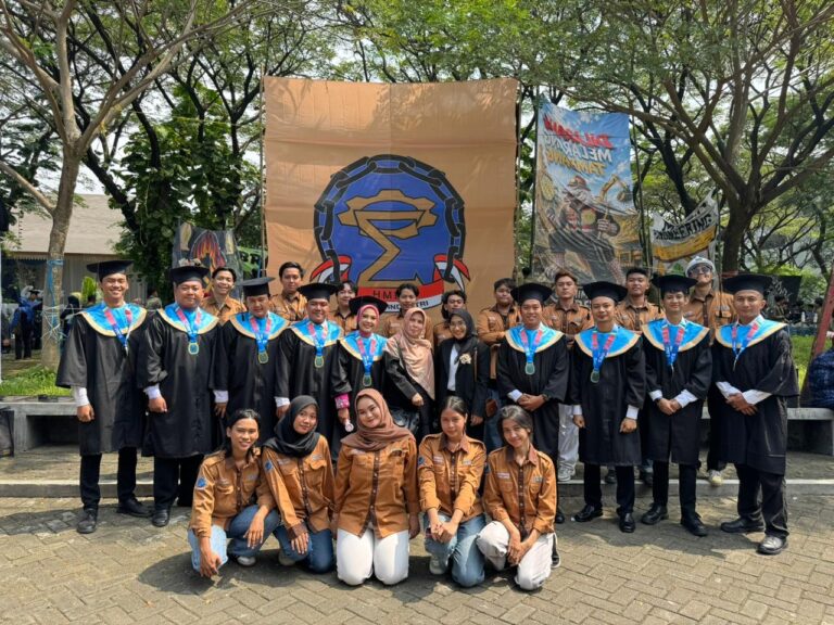 Kegiatan Penyambutan Wisuda 74 Program Studi Teknik Industri ITATS oleh HIMA