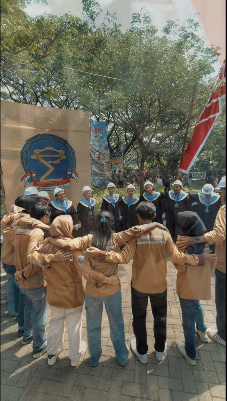 Wisuda Yudisium 74 & Magister 36, Dosen Teknik Industri ITATS Dukung Prosesi Para Lulusan