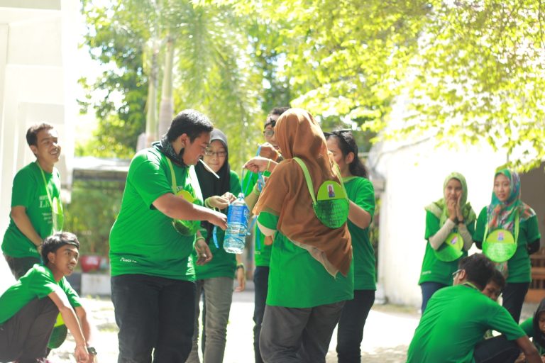 Serunya “teamwork game” pada LKMM-TD 2016 Teknik Lingkungan ITATS