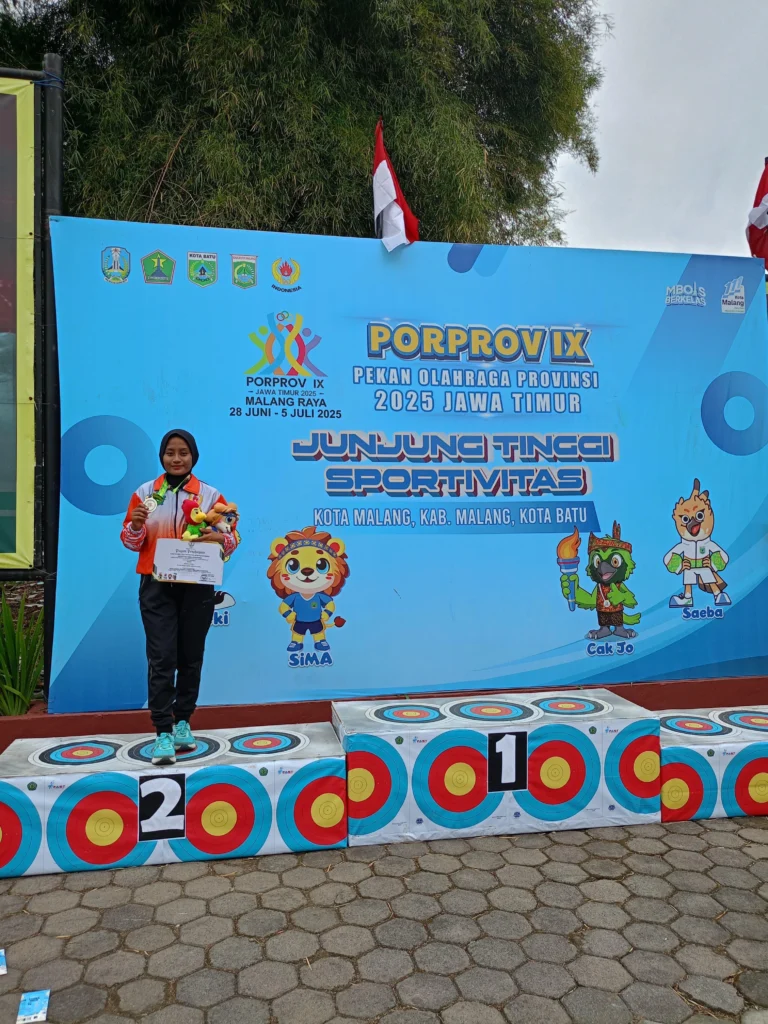 Prestasi Gemilang: Mahasiswi ITATS Sabet Juara 2 Divisi Barebow Beregu Putri Porprov Jatim IX