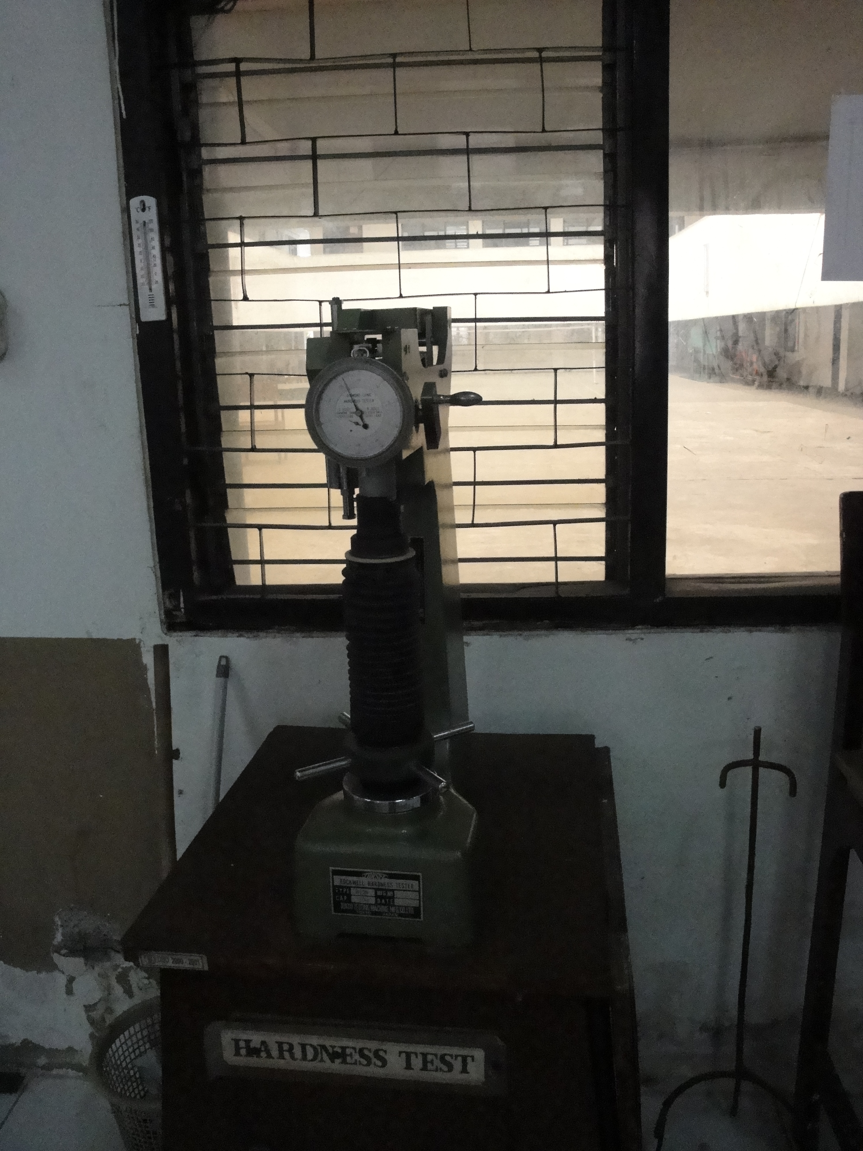 Mesin Uji Kekerasan