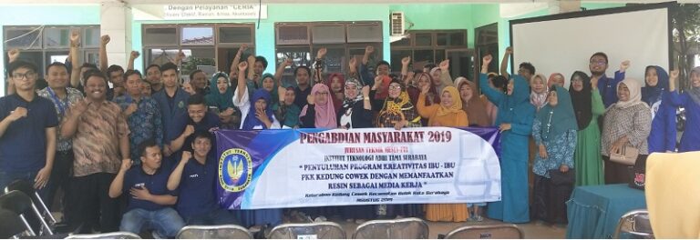 Pelatihan Kerajinan Resin Bagi Ibu-Ibu Kelurahan Kedung Cowek 2019