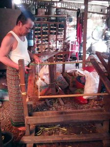 Persiapan Bahan Baku Kain Tenun