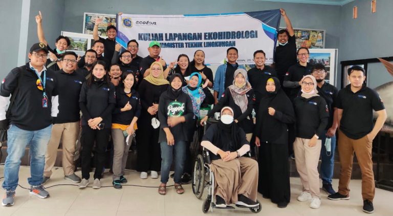 Keseruan Kuliah Lapangan Mahasiswa Magister Teknik Lingkungan