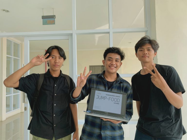 Mahasiswa Sistem Informasi Raih Juara Dalam Kompetisi BMC