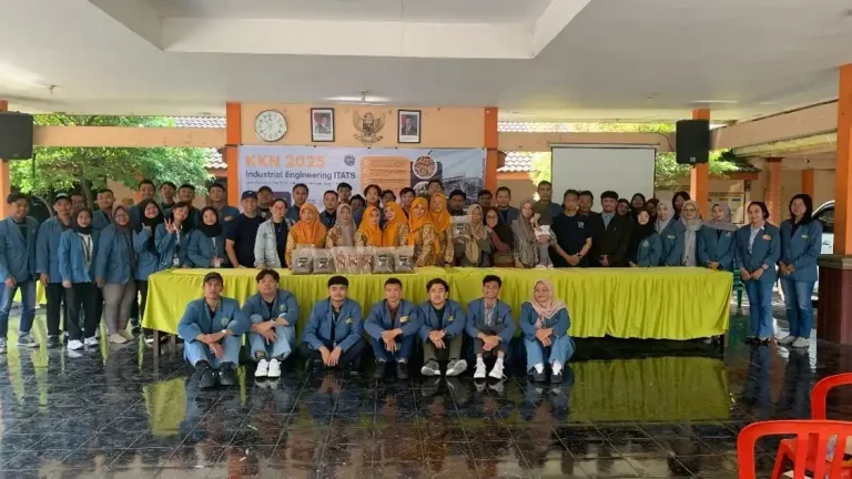 Kemasan Inovatif, Nilai Ekonomis: Mahasiswa KKN Teknik Industri ITATS Kembangkan Packaging Pellet dan Kompos di Desa Sidomojo