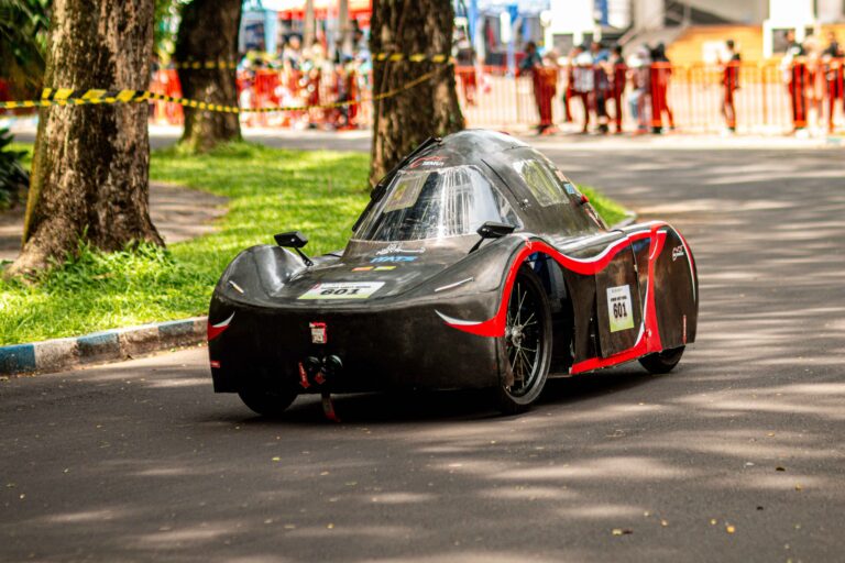 Tim Semut ITATS Sukses Comeback di Kontes Mobil Hemat Energi 2025 dengan Mobil Semut Geni Evo 1