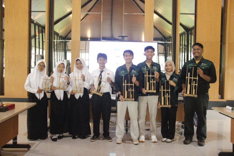 Teknik Kimia ITATS Dorong Diplomasi Budaya Internasional melalui Pelatihan Angklung